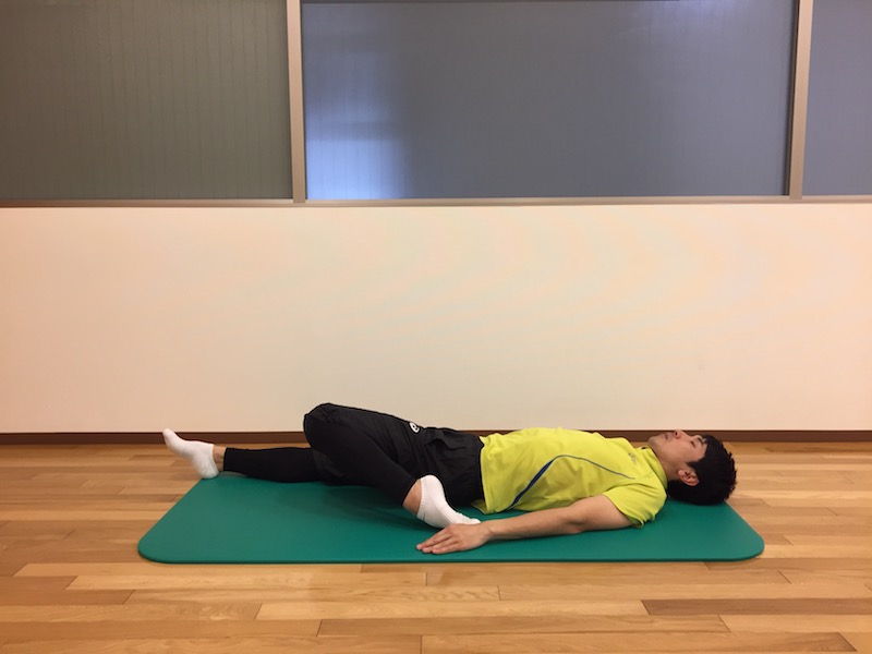 もも前のストレッチで膝が浮いてしまったり足首に負担がかかる