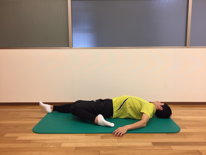 もも前のストレッチで腰が反ってしまう