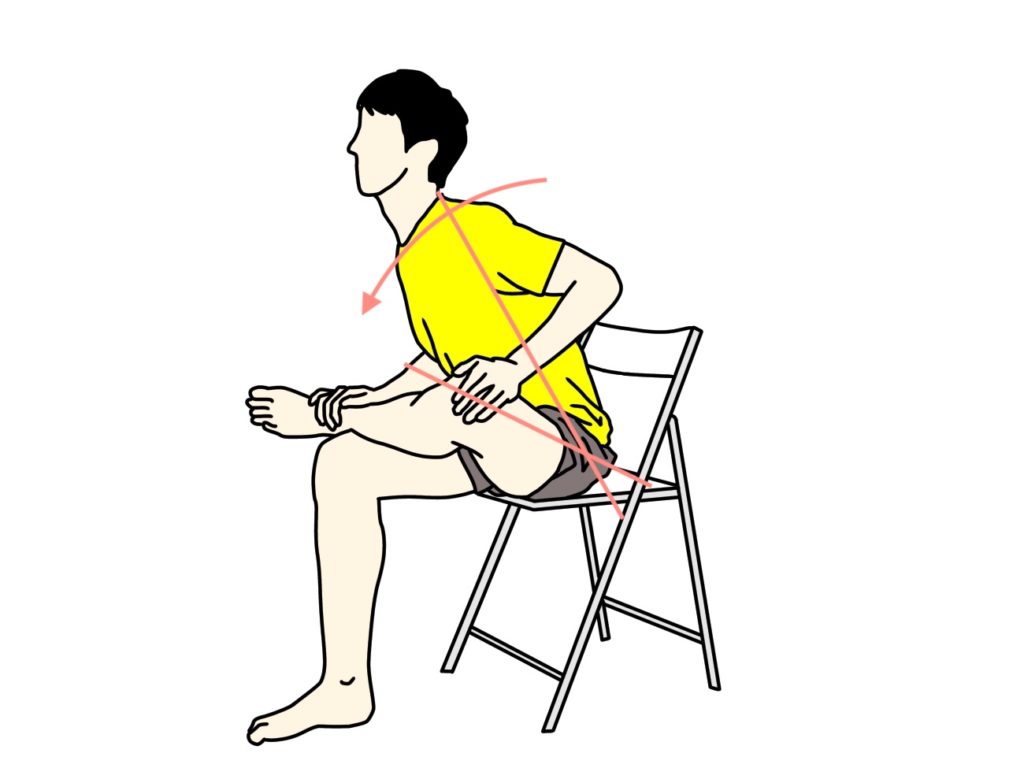 椅子に座って行うお尻（大殿筋）の筋肉のストレッチの方法2