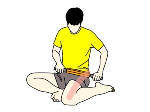 フォームローラー(マッサージローラー)を大腿筋膜張筋・腸脛靭帯)に当てる