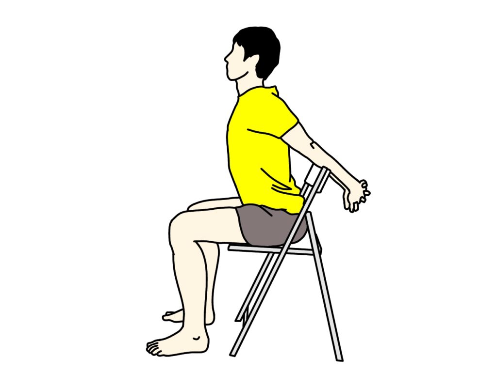 椅子に座りながら行う胸と腕のストレッチ